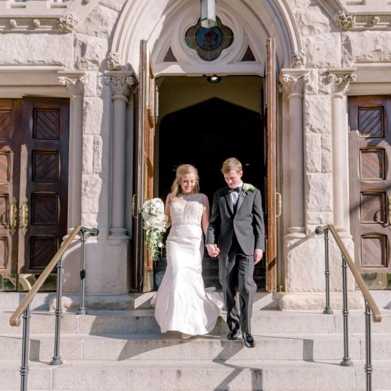 Eric Zimmerman ’16 (right) and Jocelyn (Lamb) Zimmerman ’17 leave the church.